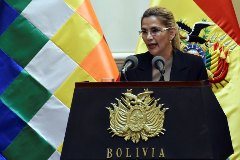 رئيسة بوليفيا تقيل وزيرًا بسبب تصريحات اعتبرت عنصرية بحق حزب موراليس