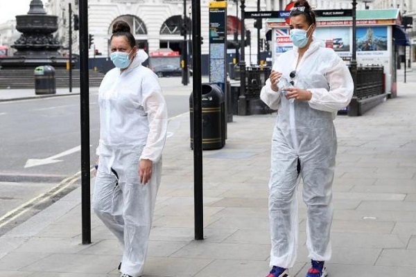 ألبسة للوقاية من فيروس كورونا في لندن