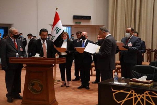 وزراء الحكومة العراقية الجدد يؤدون اليمين الدستورية