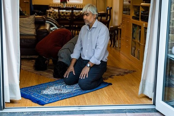 فيروس كورونا: أئمة يدعون لعدم فتح المساجد في بريطانيا بالمخالفة لخطط الحكومة