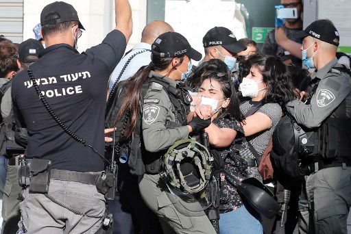 الشرطة الإسرائيلية تفرق مسيرة ضد مقتل شاب فلسطيني في القدس