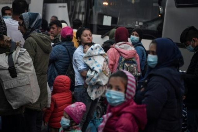اليونان تمدد فرض تدابير العزل في مخيمات المهاجرين