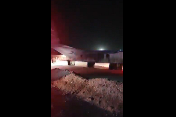 هكذا اصطدمت طائرة عسكرية أميركية بمدرج مطار عراقي