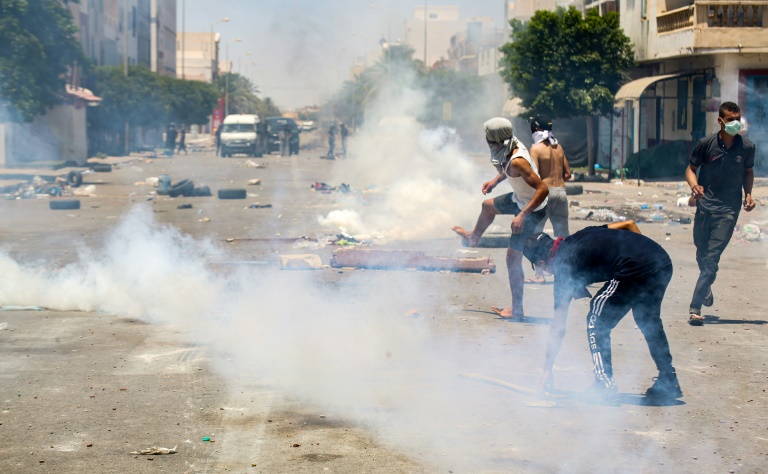 محتجون في تطاوين التونسية خلال صدامات مع قوات الامن 