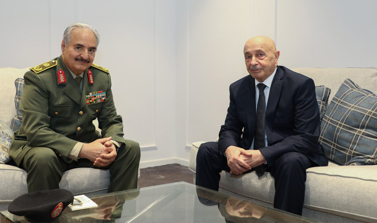 رئيس مجلس النواب الليبي عقيلة صالح مع المشير خليفة حفتر