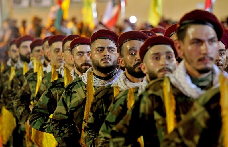 حزب الله يدفع مرتبات لموظفيه ومقاتليه