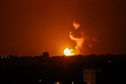 غارات إسرائيلية على غزة ردّاً على إطلاق قذيفتين