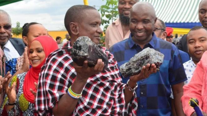 الأحجار الكريمة: عامل منجم في تنزانيا يصبح مليونيراً بين عشية وضحاها