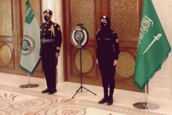 صورة سيدة ضمن الحرس الملكي السعودي تتصدر تويتر