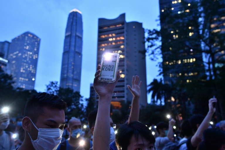تظاهرة مطالبة بالديموقراطية في حي سنترال في هونغ كونغ، في التاسع من حزيران/يونيو 2020