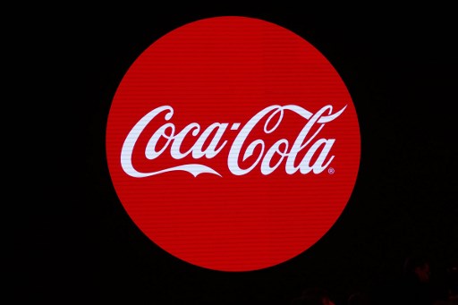 كوكا كولا تعلّق إعلاناتها على وسائل التواصل الاجتماعي رفضاً للعنصرية
