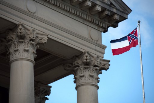 برلمان ميسيسيبي يقرّ إزالة شعار الكونفدرالية عن علم الولاية