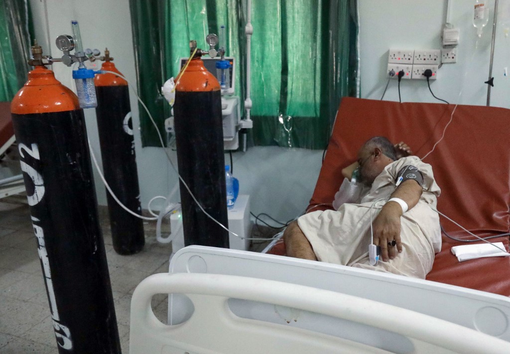 أحمد مصابي كورونا في اليمن يتلقى العلاج