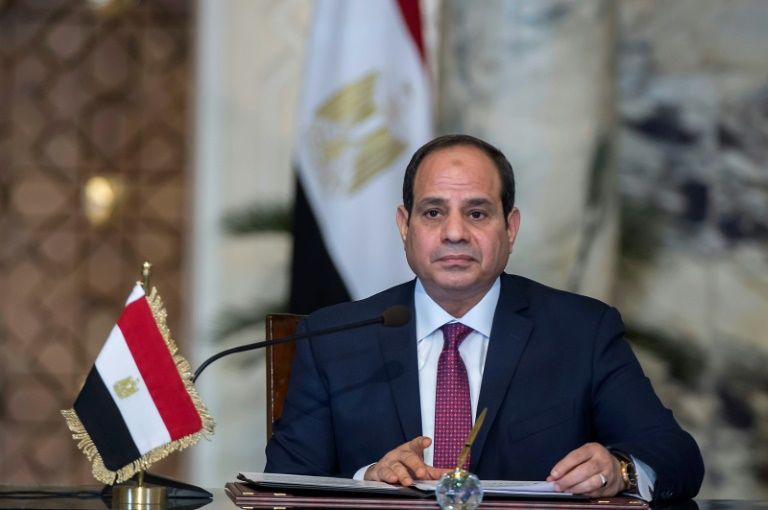 السيسي يفتتح قصرا تراثيا بعد ترميمه ومطارين جديدين في القاهرة