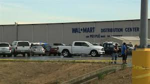 قتيلان بإطلاق نار في أحد متاجر وول مارت في كاليفورنيا