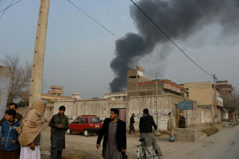 مقتل 23 مدنياً في تفجيرين داخل سوق في أفغانستان