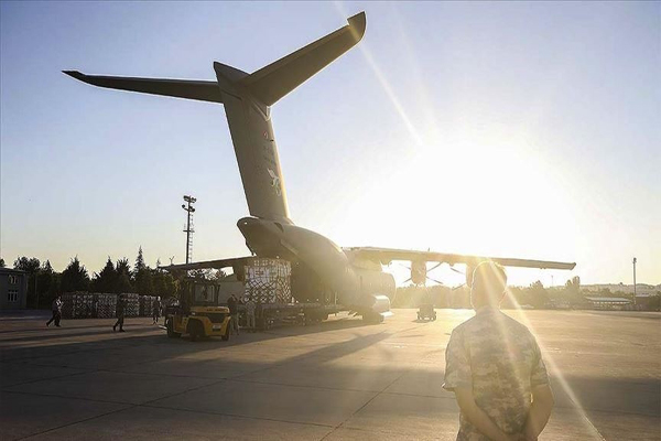 طائرة تركية تحمل مساعدات طبية تصل الى بغداد لمواجهة جائحة كورونا
