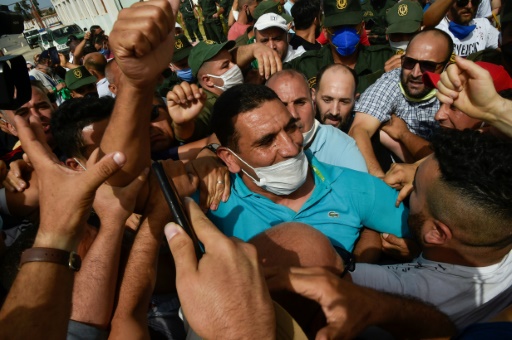 طابو وسط حشد تجمع لتحيته بعد الإفراج عنه من السجن في الثاني من يوليو 2020