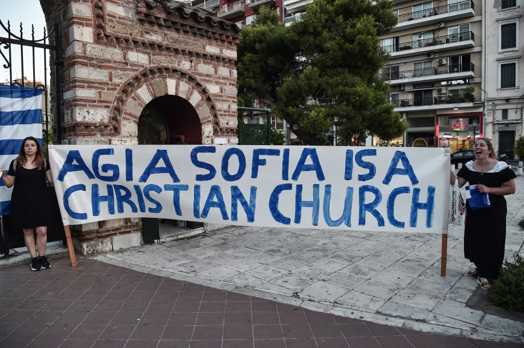 تظاهرة في اليونان ضد قرار تحويل آيا صوفيا إلى مسجد