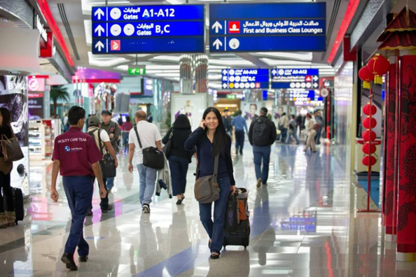 الإمارات تتيح السفر للمواطنين والمقيمين