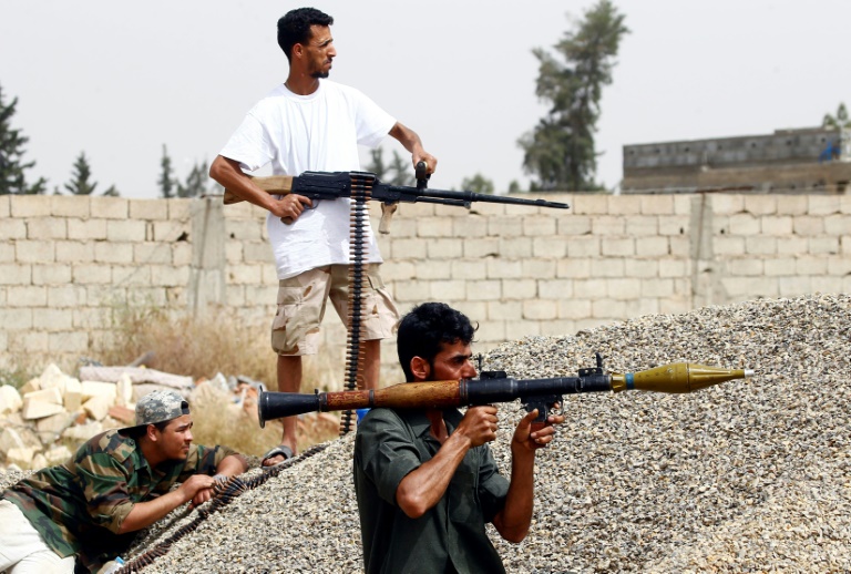 مقاتلون موالون لحكومة الوفاق الوطني في عين زارة بجنوب طرابلس