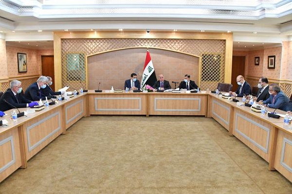 وزير الخارجية العراقي فؤاد حسين مجتمعا في مقر وزارته مع سفراء الاتحاد الاوربي في بغداد