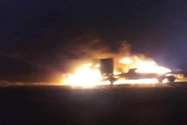 صورة وزعتها وكالة مقربة من المليشيات العراقية عن إحراق شاحنات أميركية جنوب البلاد