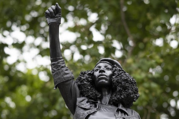 تمثال الناشطة السوداء جين ريد في بريستول