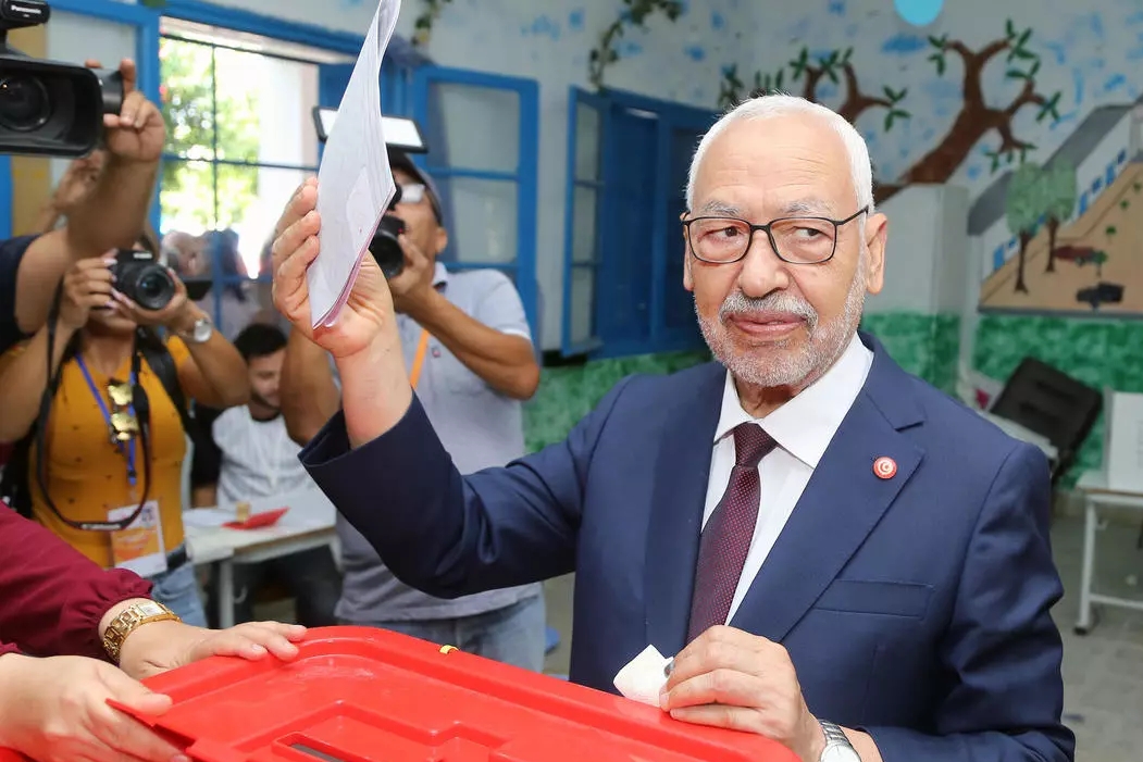 زعيم حزب النهضة يدلي بصوته في تونس العاصمة في 6 نوفمبر 2019