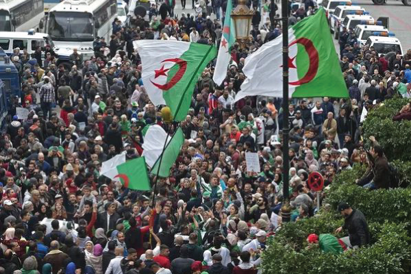 تظاهرة للحراك الشعبي الجزائري في ديسمبر 2019