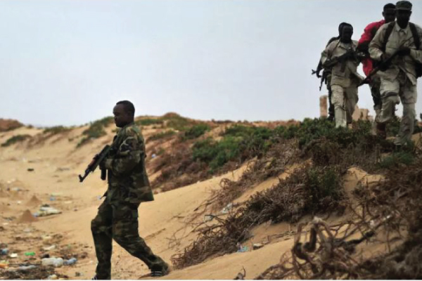 صورة أرشيفية لقوات نظامية صومالية تطارد جهاديي الدولة الإسلامية