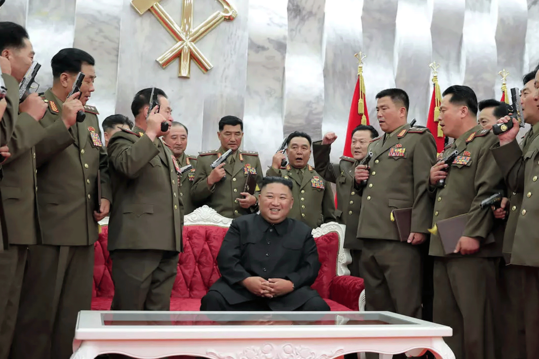 الزعيم الكوري الشمالي كيم جونغ اون يشدد على عدم التخلي عن ترسانة بلاده النووية