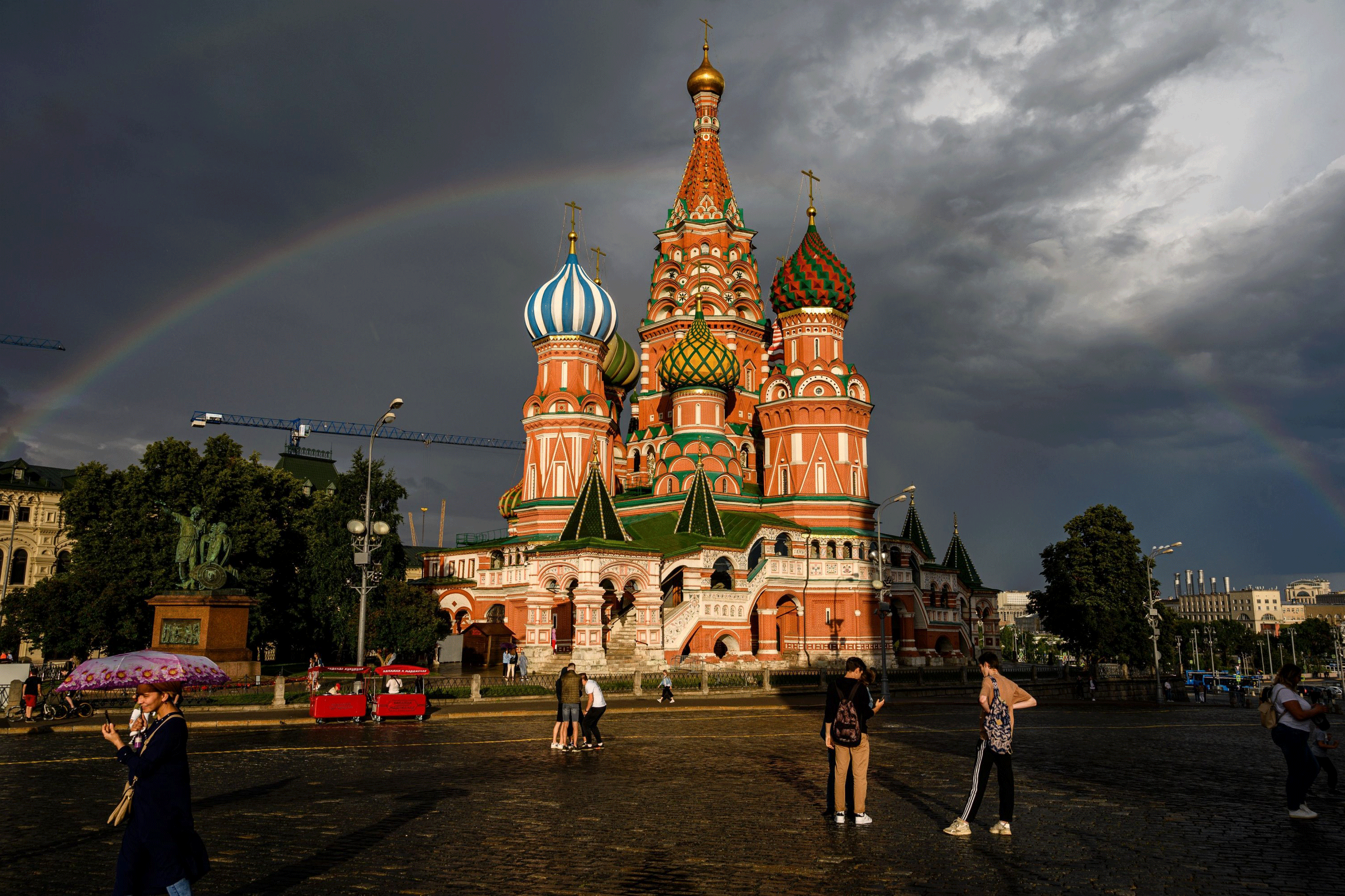 مارة في الساحة الحمراء في موسكو، بتاريخ 20 يوليو 2020