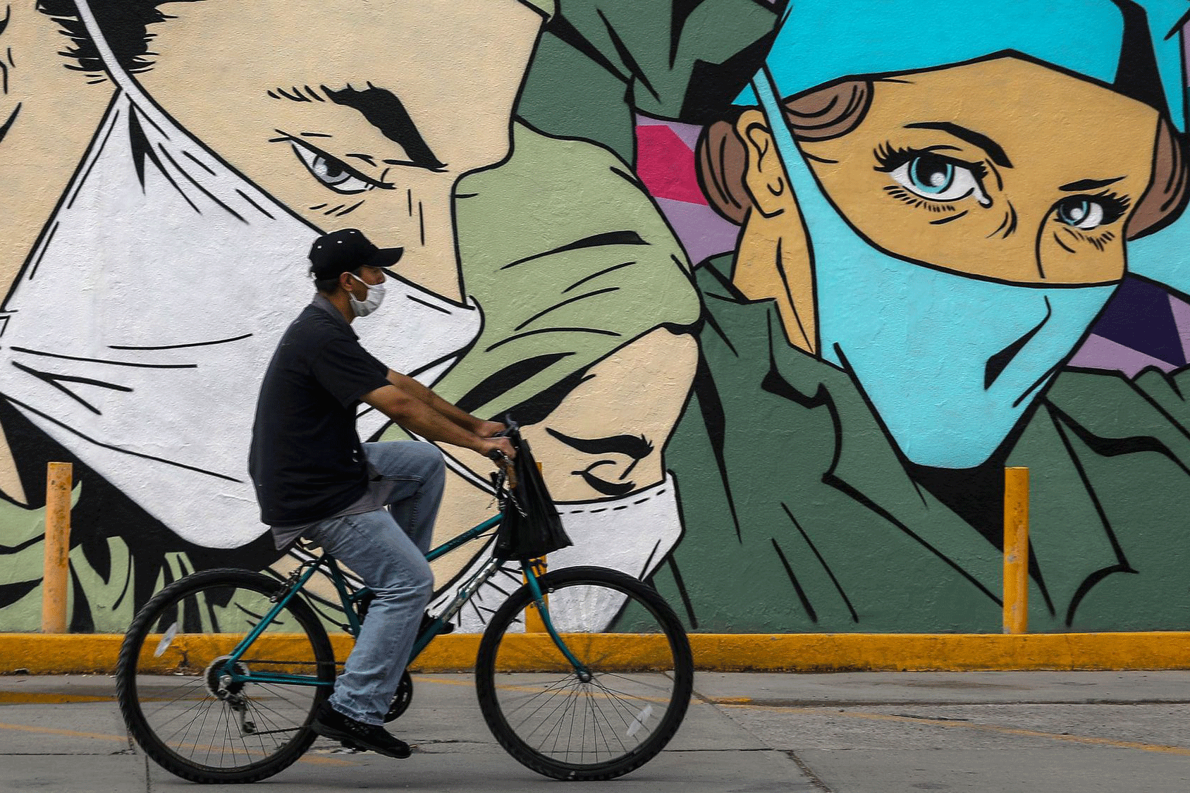 تعتبر مكسيكو سيتي إحدى أكثر المدن تضرراً بفيروس كورونا، بالرغم من مناها الحار نسبياً