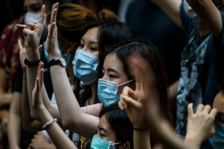 مناهضون لقانون الأمن القومي في هونغ كونغ، خلال تظاهرة في الأول من يوليو 2020