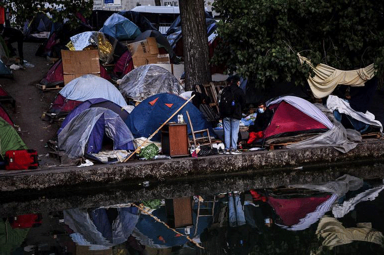 كان المخيم يضم 1500 شخص في أوبرفيلييه قرب باريس