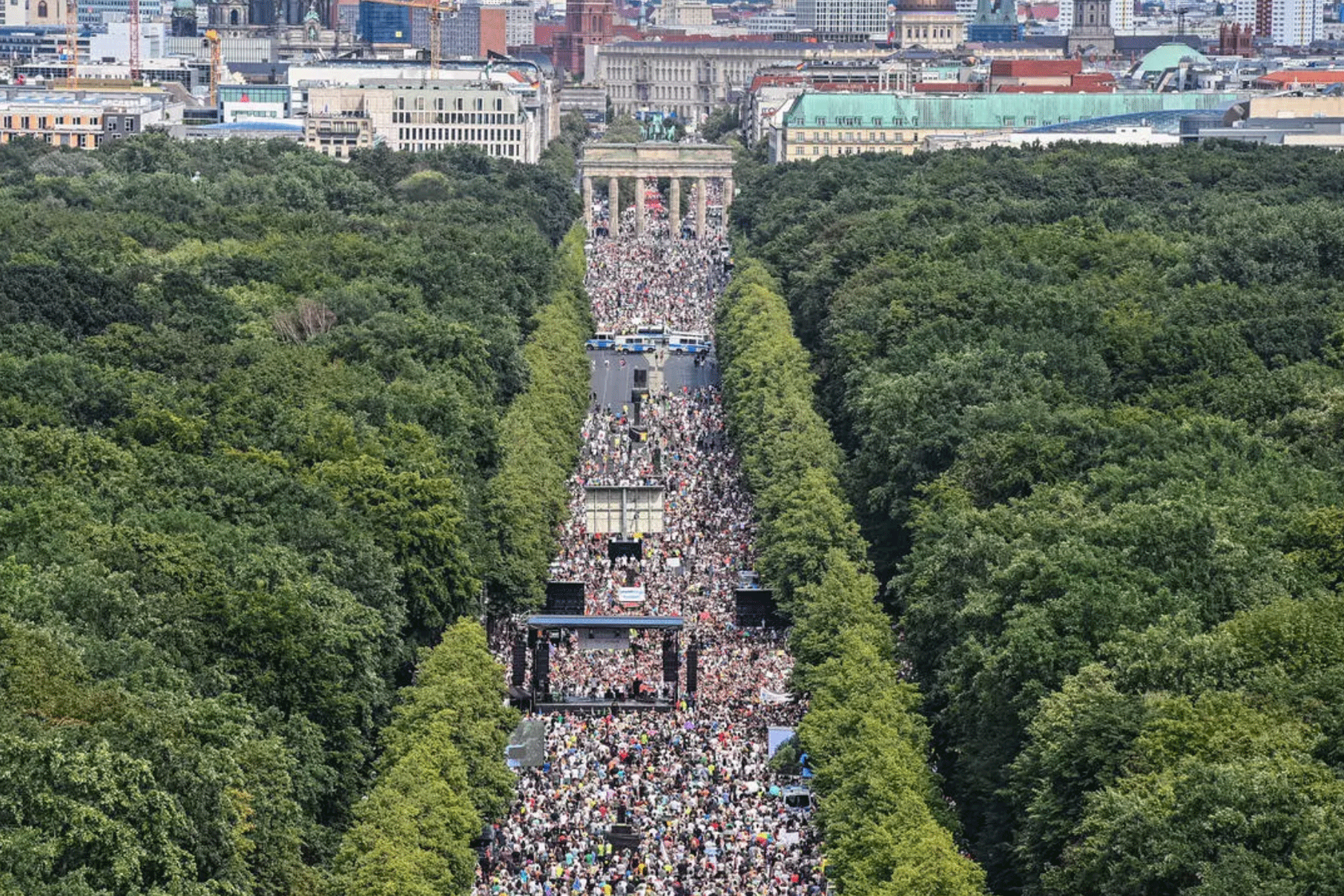 متظاهرون ضد تدابير مكافحة وباء كوفيد-19 في برلين في الأول من أغسطس 2020