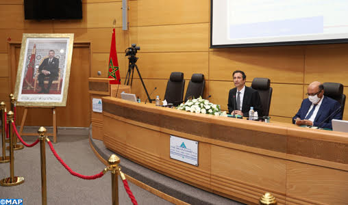 محمد بنشعبون وزير الاقتصاد والمالية المغربي خلال مؤتمر صحافي اليوم ( ماب) 