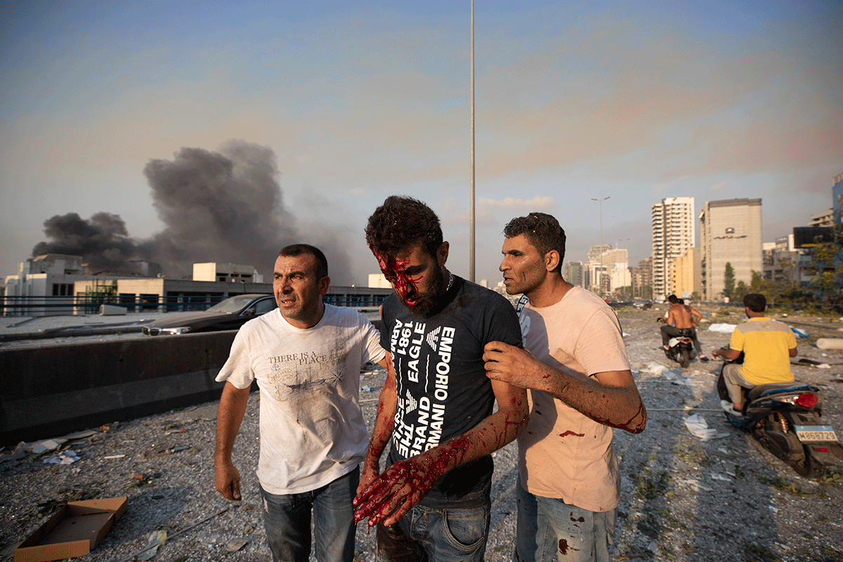 عشرات القتلى وآلاف الجرحى في انفجار مرفأ بيروت الثلاثاء