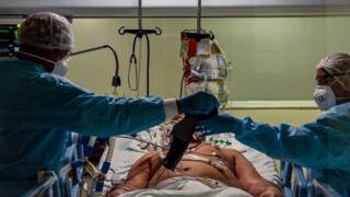 أصبحت المستشفيات تعتذر عن استقبال المرضى بسبب عدم كفاية الأسرة