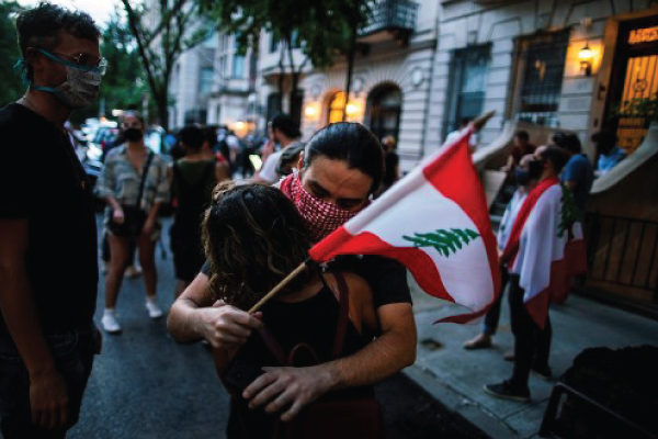 متظاهرون في بيروت الخميس ضد االفساد الحكومي الذي تسبب بالكارثة