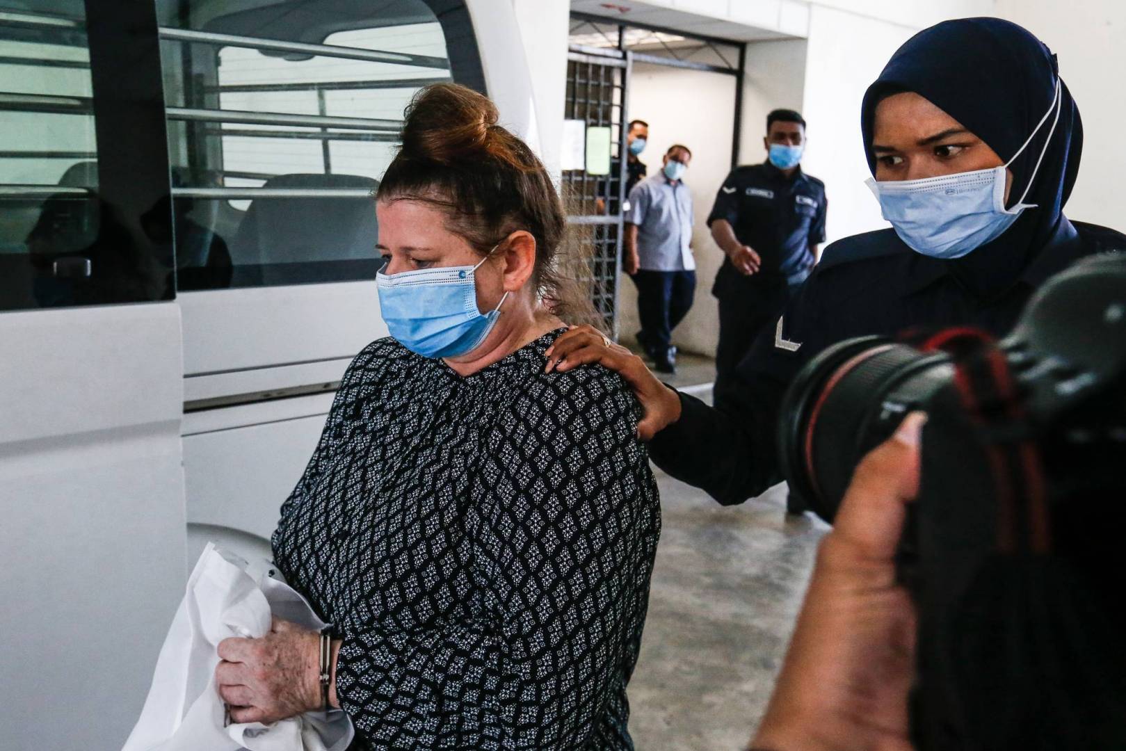 سجن بريطانية طعنت زوجها حتى الموت في ماليزيا