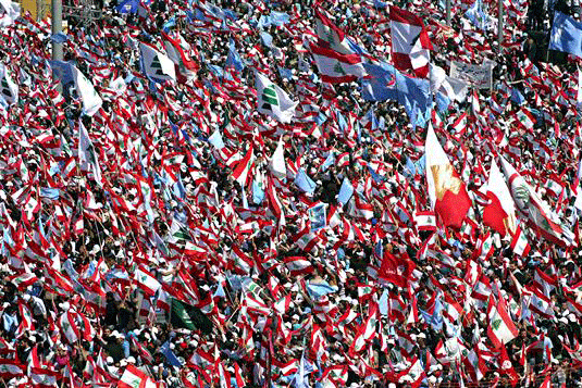 عشرات آلاف اللبنانيين يتظاهرون في ذكرى انتفاضة 14 آذار في العام 2011