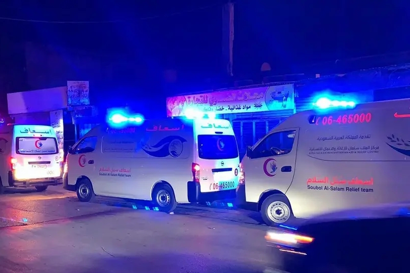 فرق إسعاف تابعة لمركز الملك سلمان للإغاثة تشارك في نقل الجرحى ليلة انفجار بيروت