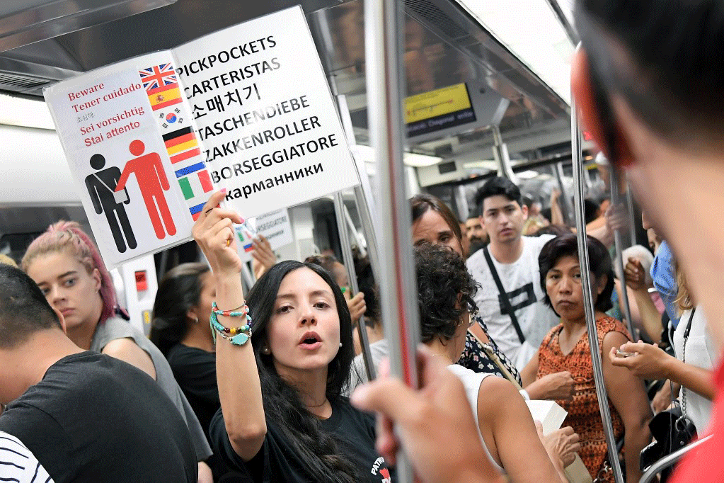 تحذير من النشالين في مترو برشلونة: مع تراجع عدد السياح بفعل كورونا، باتت عمليات النشل تستهدف مواطني المدينة