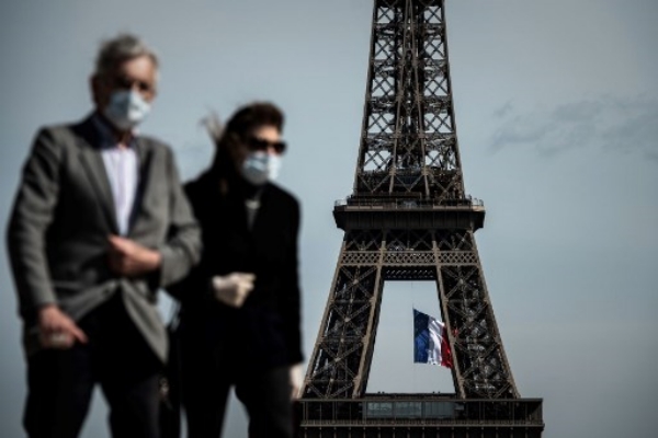 سلطات باريس تفرض وضع الكمامة في بعض المناطق