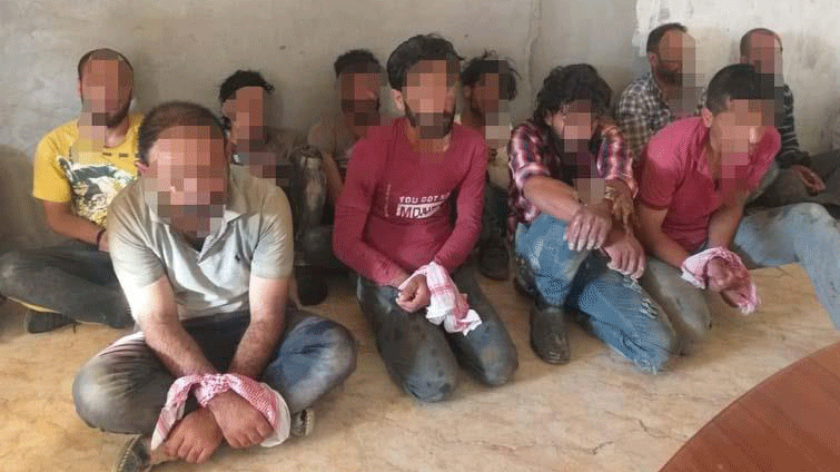 عناصر لداعش اعتقلتهم السلطات العراقية لدى تسللهم من سوريا