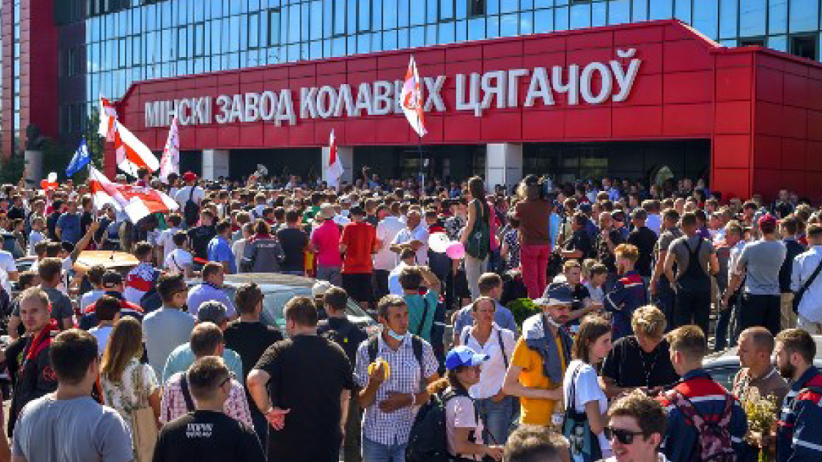 حشود للمعارضة البيلاروسية في مينسك الاثنين