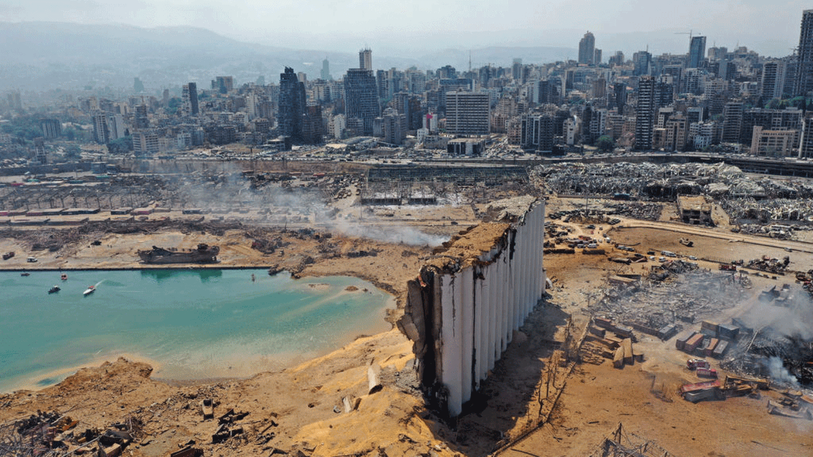 صوامع القمح العملاقة التي دمرها انفجار بيروت