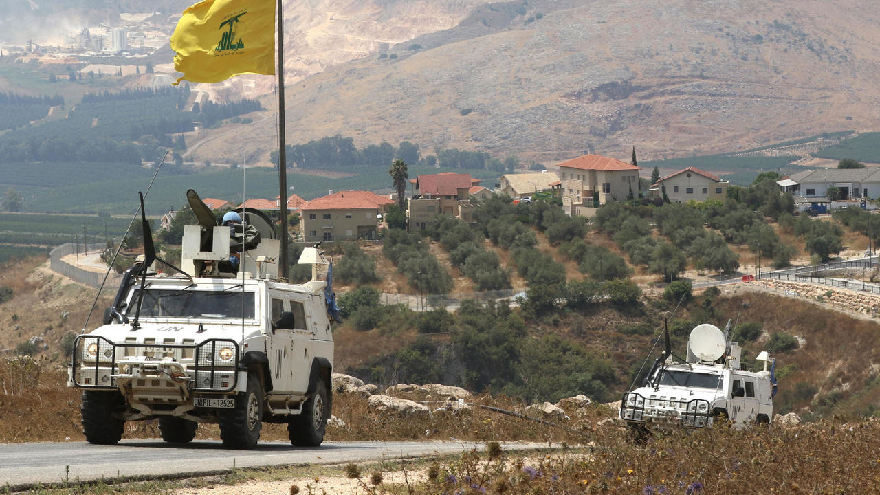 دورية لقوة اليونيفيل عند الحدود الجنوبية لبنان مع إسرائيل قرب بلدة المطلة شمال إسرائيل، في 28 يوليو 2020